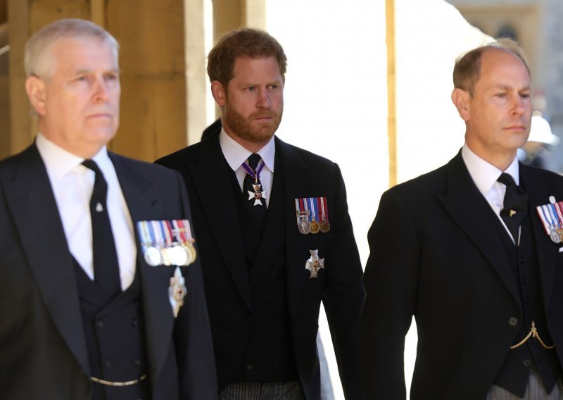 Hladna dobrodošlica poljuljala je njegovu odluku: Princ Harry želi izbjeći novi susret s obitelji