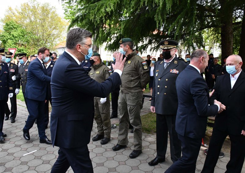 General Džanko u dva navrata na obljetnici u Okučanima, prigovorio Plenkoviću: 'Nisam zadovoljan odgovorom'