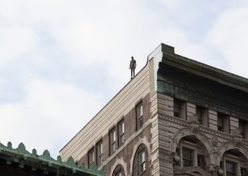 Njujorčani u strahu od skulptura samoubojica