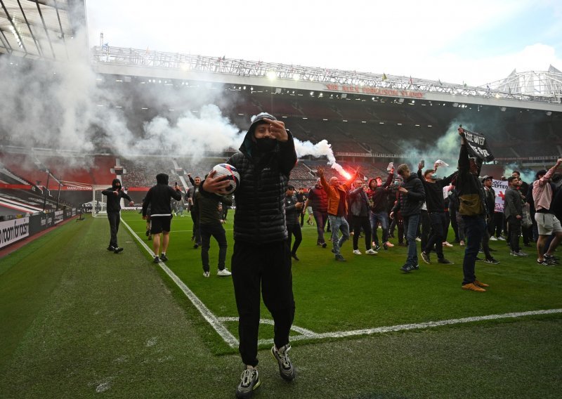 [VIDEO/FOTO] Legendarni nogometaši Manchester Uniteda podržali su pobunu navijača protiv vlasnika: Ovo je tek početak!