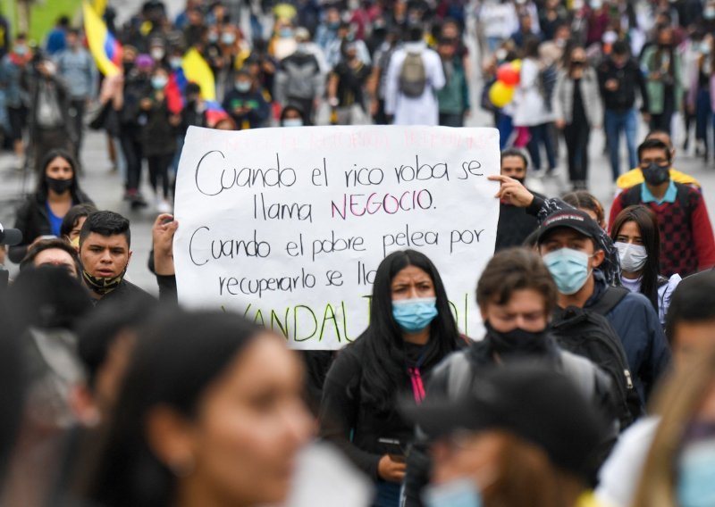 [FOTO] Kolumbija: Ministar financija podnio ostavku, dvadesetak mrtvih u prosvjedima
