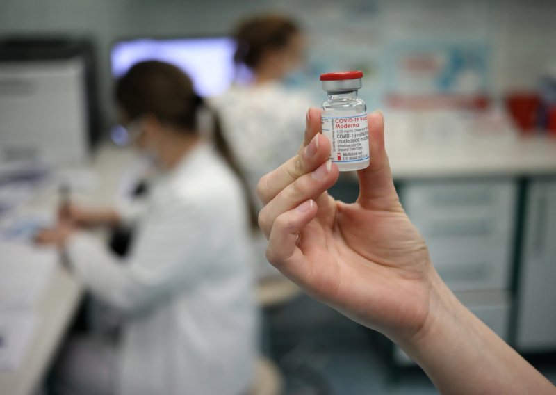 SAD istražuje izaziva li Modernino cjepivo veći rizik od rijetkog srčanog oboljenja kod mladih
