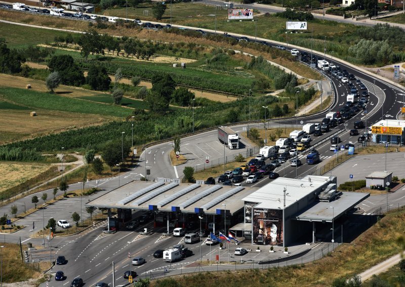 Slovenskoj policiji stiže pojačanje iz Estonije, Litve i Poljske; kreću u ophodnju schengenske granice