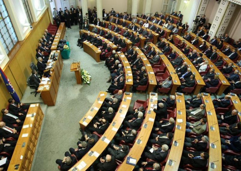 Parliament adopts 2011 budget