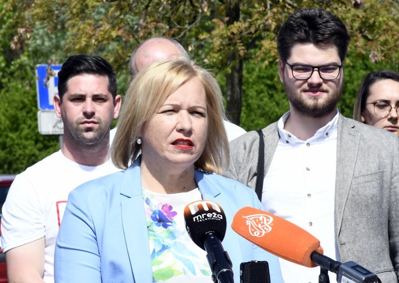 Kandidati u Sisku dali krv, pa predstavili listu SDP-a, Centra, Laburista i Oraha