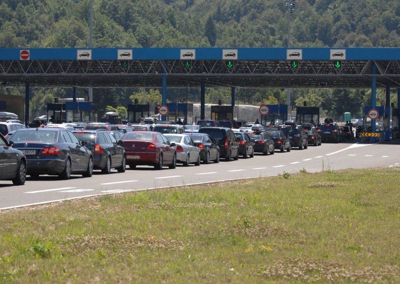 Gužve na granici: Na Macelju se čeka dva sata zbog praznika u nekim europskim zemljama