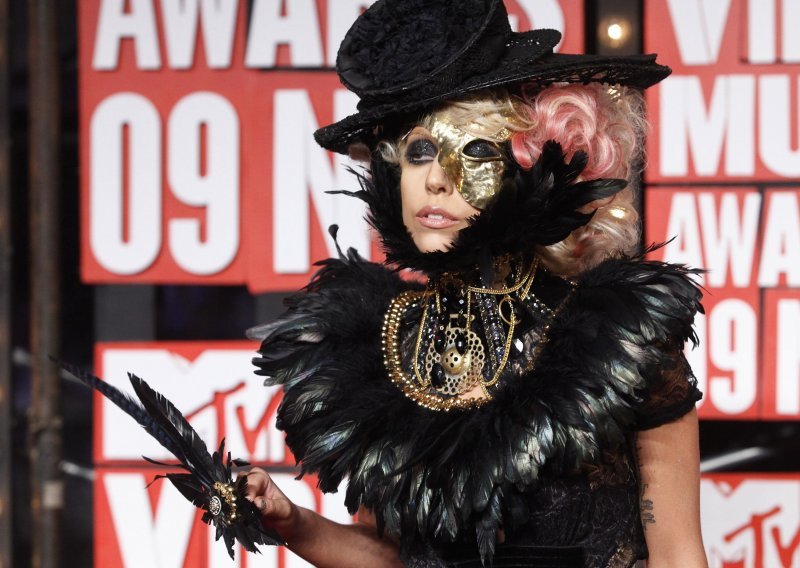 Ekstravagantna Lady Gaga ponovno ruši rekorde