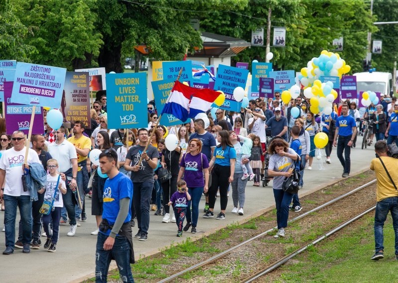 [FOTO] U Osijeku održan Hod za život, pogledajte tko se sve pojavio, oglasila se i Željka Markić