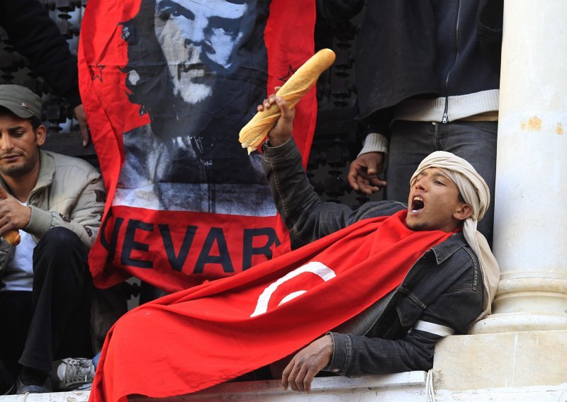 Prosvjednici traže ostavku i prijelazne vlade Tunisa