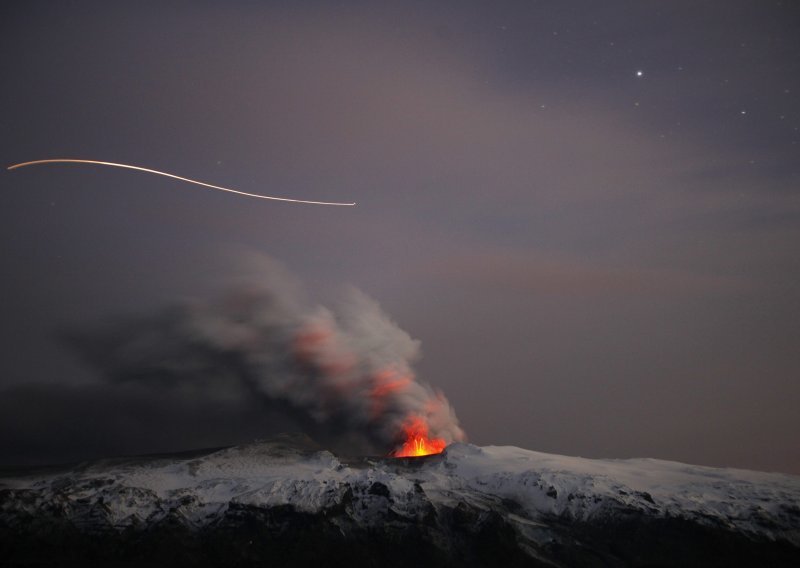Island prati moguću novu erupciju vulkana