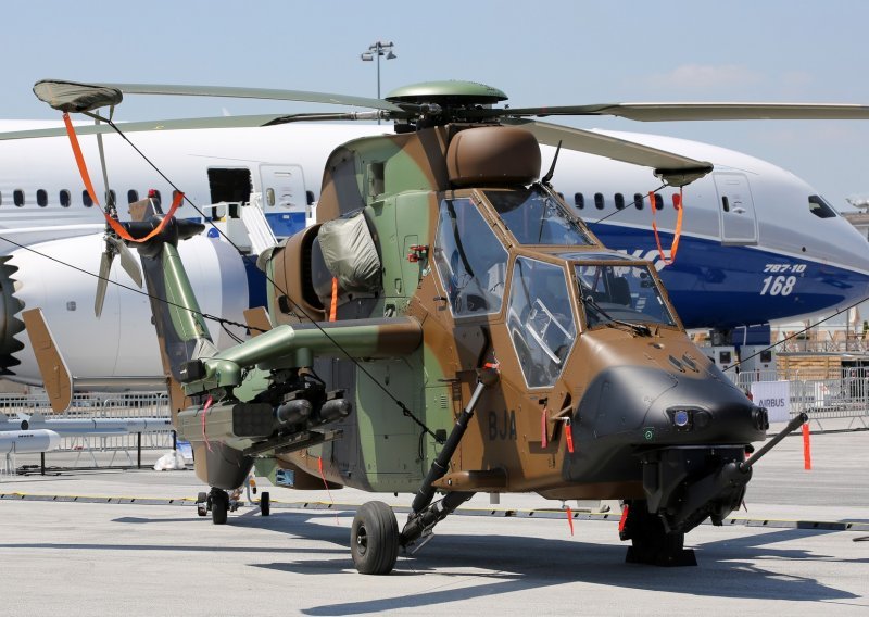 Španjolski vojni helikopter udario u dalekovod u Sloveniji, nakratko nestalo struje