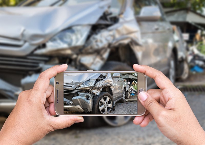 Otkrivamo kako najlakše prijaviti štetu u slučaju prometne nezgode