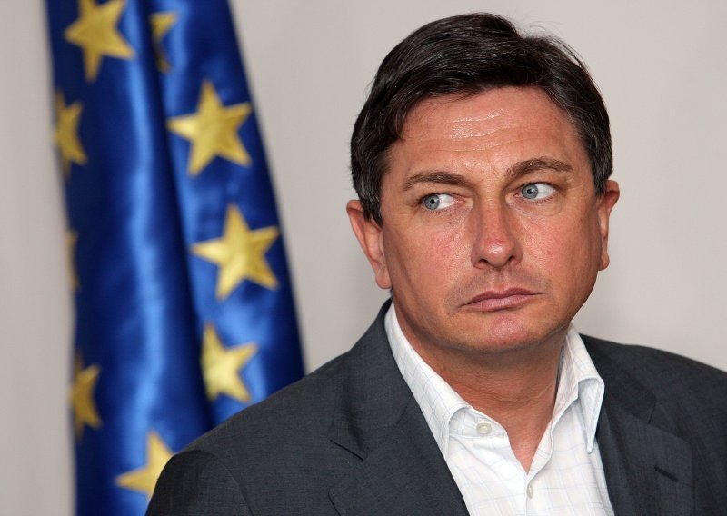 Pahor iznenadio sve odustajanjem od referenduma