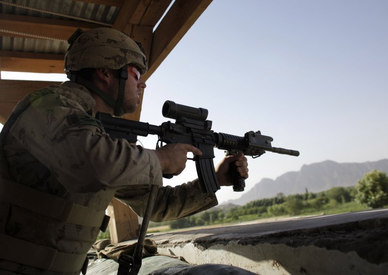 Marinci urinirali po tijelima mrtvih talibana