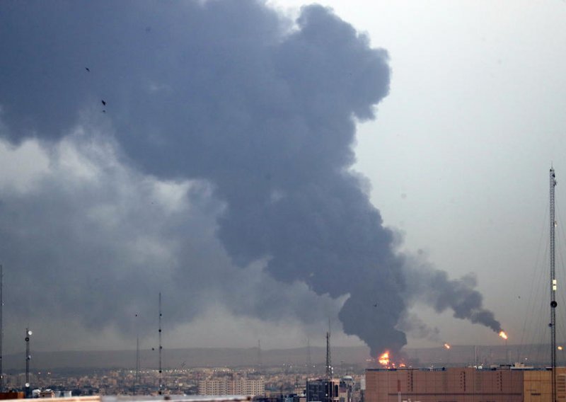 [VIDEO] Požar u naftnoj rafineriji u Teheranu, odbačena mogućnost sabotaže
