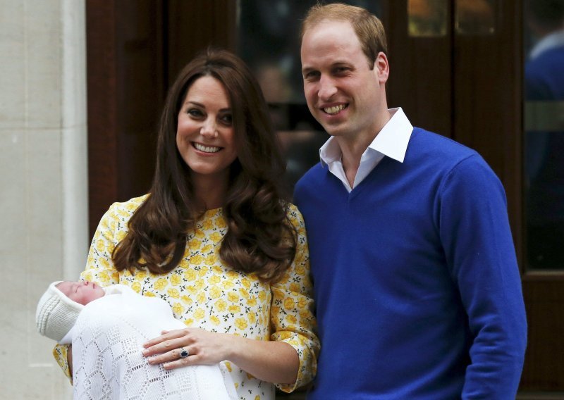 Ponosni roditelji Kate i William pokazali malenu princezu