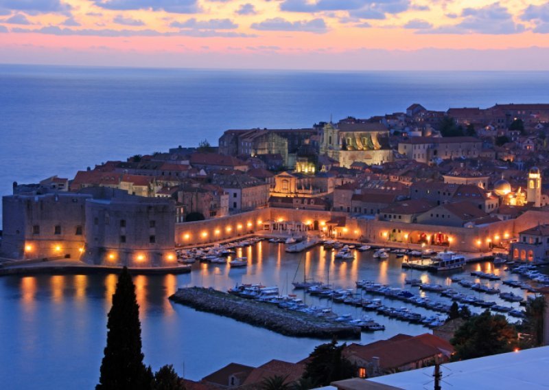 Dubrovnik dobio prvu pametnu svjetiljku