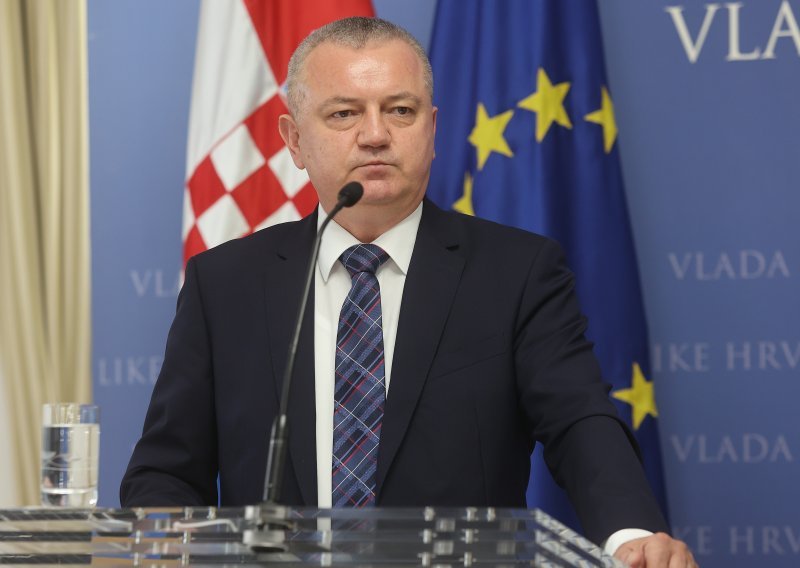Horvat objasnio zašto je izdano samo 269 odluka o obnovi Zagreba