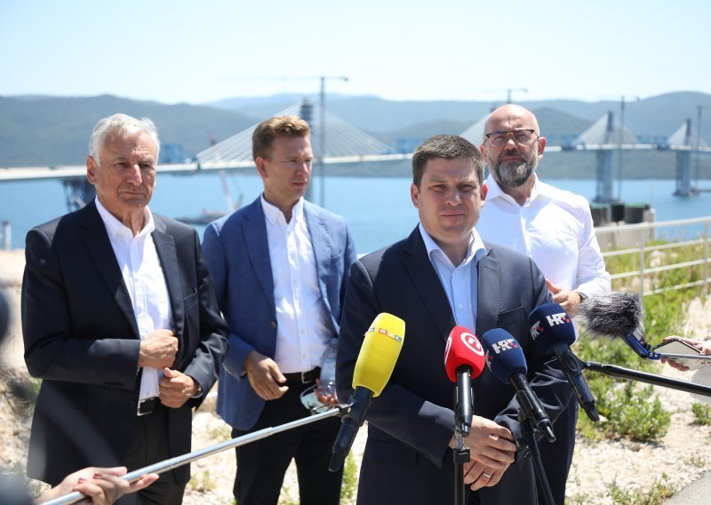 [FOTO] Butković: Do kraja kolovoza Pelješki most će biti u cijelosti spojen