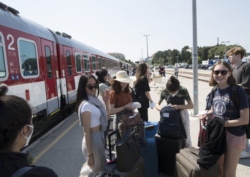 [FOTO] Vlakom iz Bratislave i Beča u Split stiglo oko 200 turista