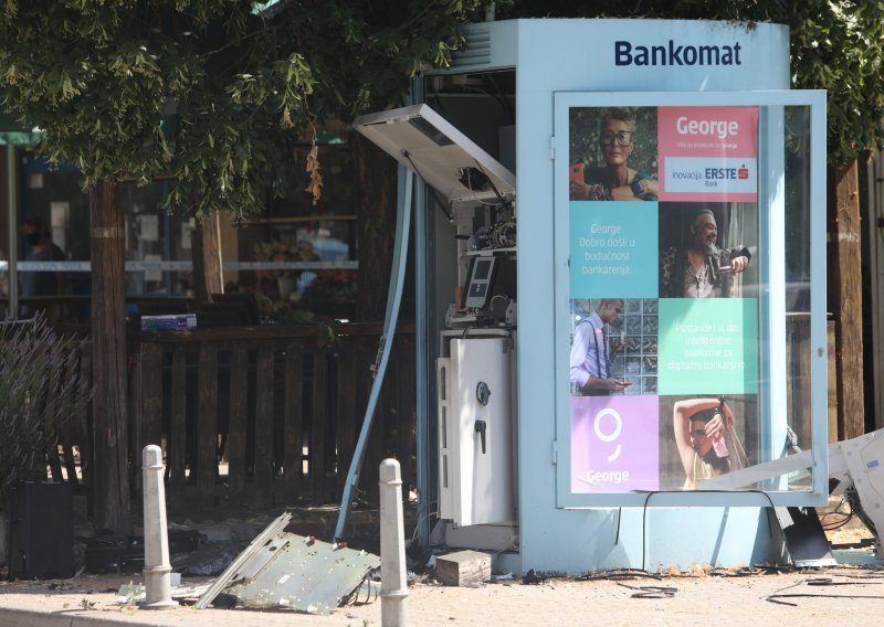 [FOTO] U zagrebačkim Gajnicama raznesen bankomat: 'Čula se strahovita eksplozija, ljudi su odmah izašli na prozore'