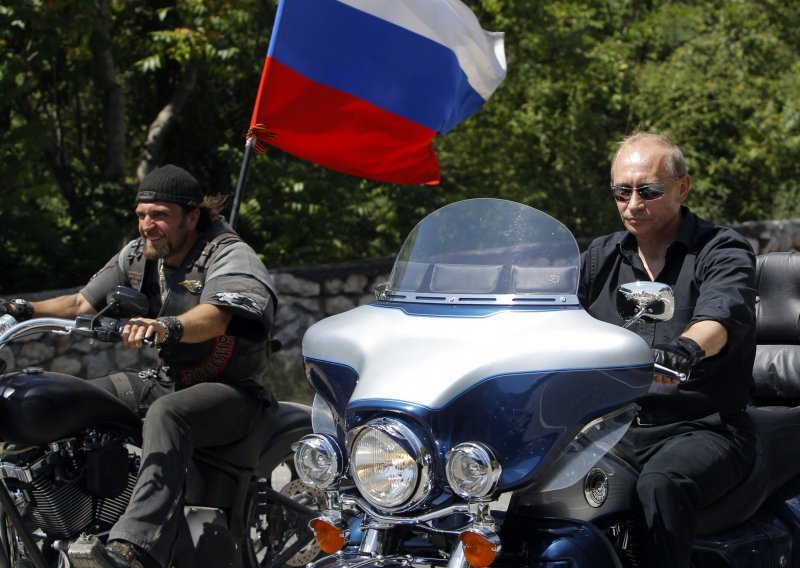 Putin opet na čelu srpske moto-bande