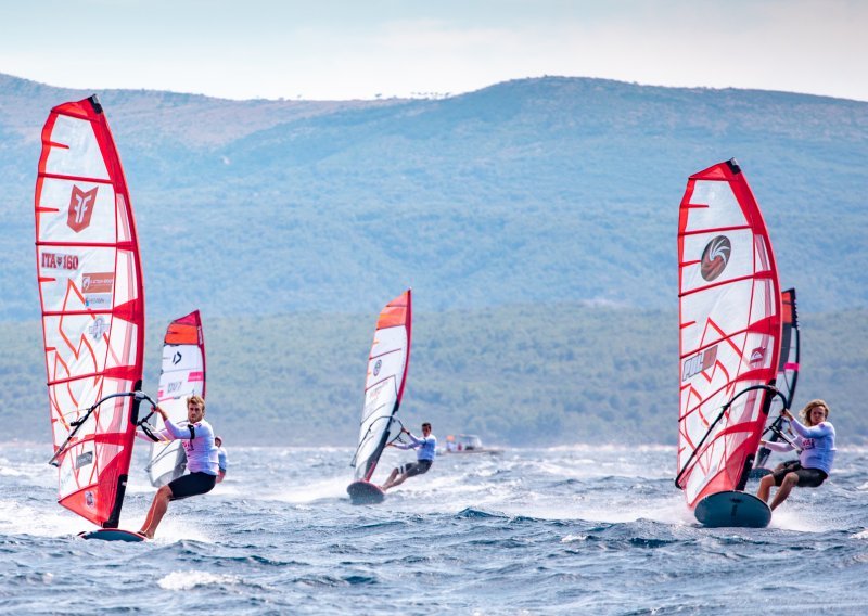 Najbolji svjetski windsurferi stigli u Bol, 20 najboljih u svijetu prvi put natječe se u Hrvatskoj