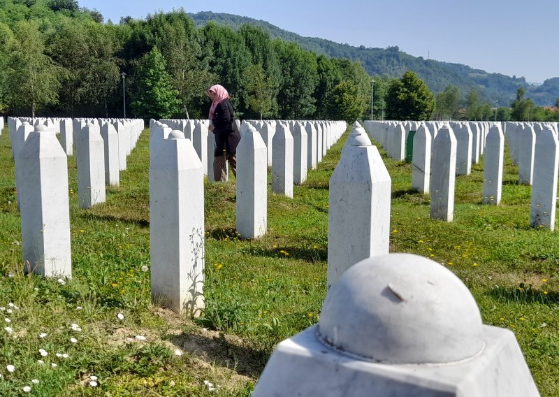 Dvadeset šest godina nakon genocida u Srebrenici: 'Dođe mi nekad da zviznem, da pobudalim. Ovdje se ko malo smirim. A ne mogu da se isplačem kod kuće'