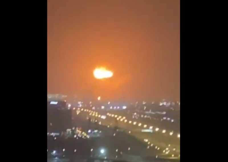 [VIDEO] Eksplozija u Dubaiju nakon požara na kontejnerskom brodu