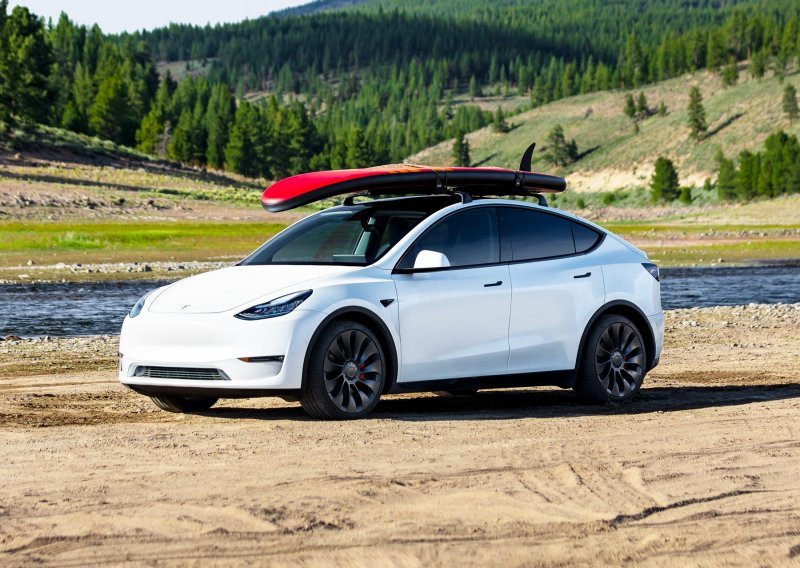 [FOTO/VIDEO] Tesla Model Y je stigao: Osmišljen kao najsigurniji SUV srednje veličine s dometom od 505 km