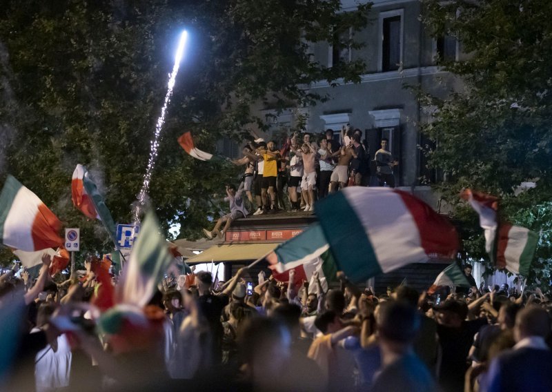 Talijansko slavlje pretvorilo se u tragediju; jedna osoba poginula, deseci ozlijeđeni, od čega troje teže