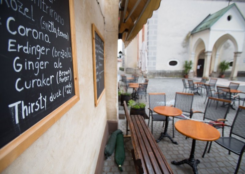 Načelnik male slovenske općine nudi piće svakome tko se cijepi