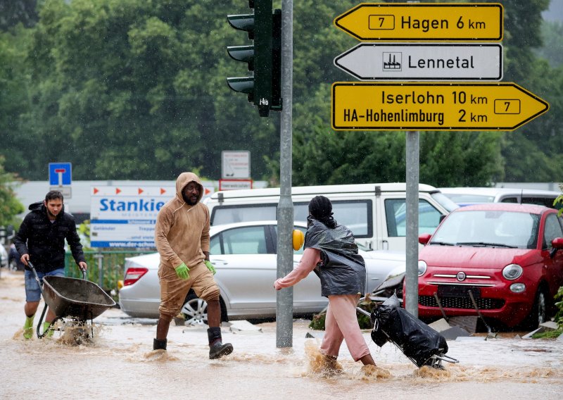 [FOTO] U poplavama nakon nevremena na zapadu Njemačke poginulo najmanje šest osoba, 30 nestalih