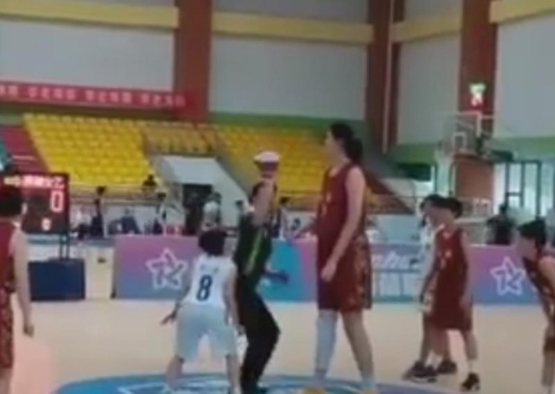 [VIDEO] Kineska košarkašica ima samo 14 godina i visoka je 2,26 metara, a u finalu je nitko nije mogao zaustaviti