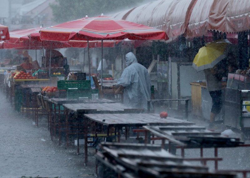 [FOTO] Zagreb pogodila obilna kratkotrajna kiša, poplavljene prometnice i podrumi