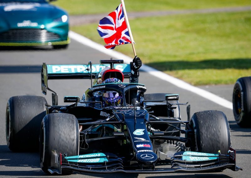 Lewis Hamilton suočen sa sramotnim napadima; hitno se oglasili Mercedes, Formula 1 i FIA: Takvim ljudima nije mjesto u našem sportu...