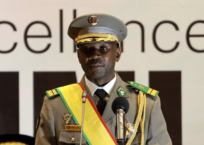 Pokušaj napada nožem na privremenog predsjednika države Mali