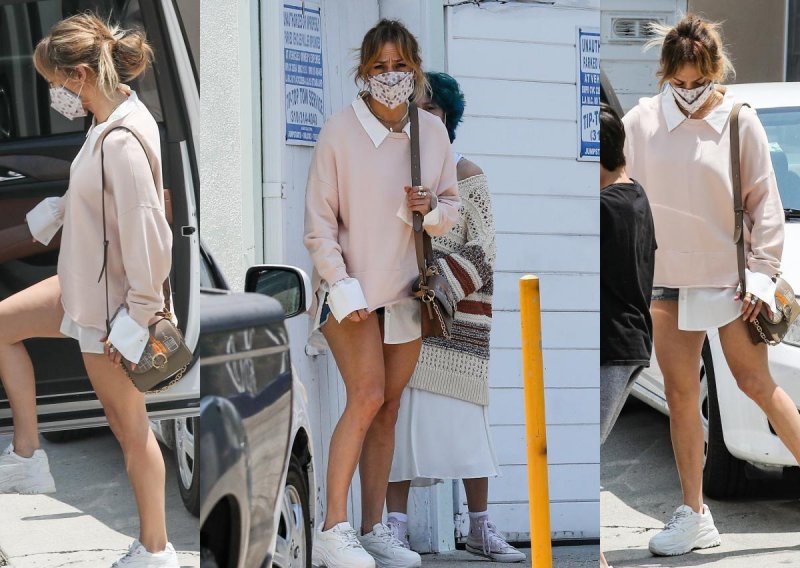 Jennifer Lopez ne skida se iz 'ružnih' tenisica, a sada ima novi omiljeni model