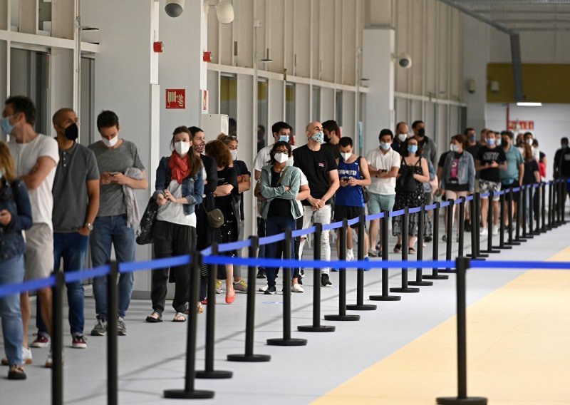 Raste broj zaraženih: SAD preporučuje da se ne putuje u Španjolsku i Portugal