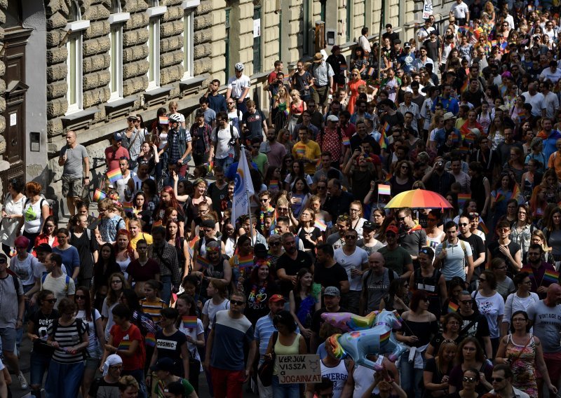 Tisuće ljudi u Budimpešti prosvjeduju protiv novog anti-LGBTQI zakona