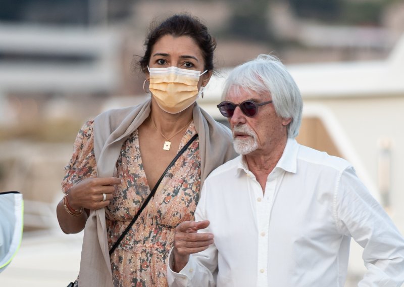 [FOTO] Bernie Ecclestone u društvu supruge Fabiane Flossi prošetao Stradunom