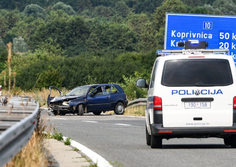 Sletili automobilom s ceste kod Vrbovca, poginule dvije osobe