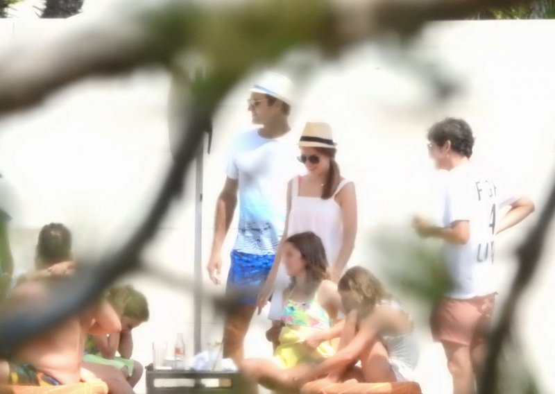 [FOTO/VIDEO] Roger Federer s obitelji i prijateljima na Malom Lošinju, pogledajte kako društvo uživa uz obalu
