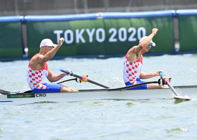 [FOTO] Martin i Valent Sinković potukli konkurenciju na Igrama u Tokiju, osvojili zlato i ispisali povijest veslanja