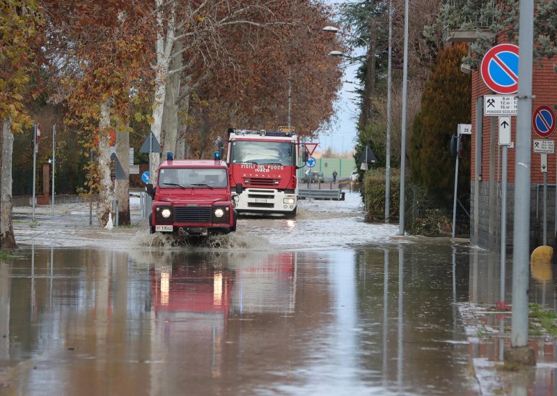 Oluje na sjeveru Italije izazvale odrone zemlje i poplave
