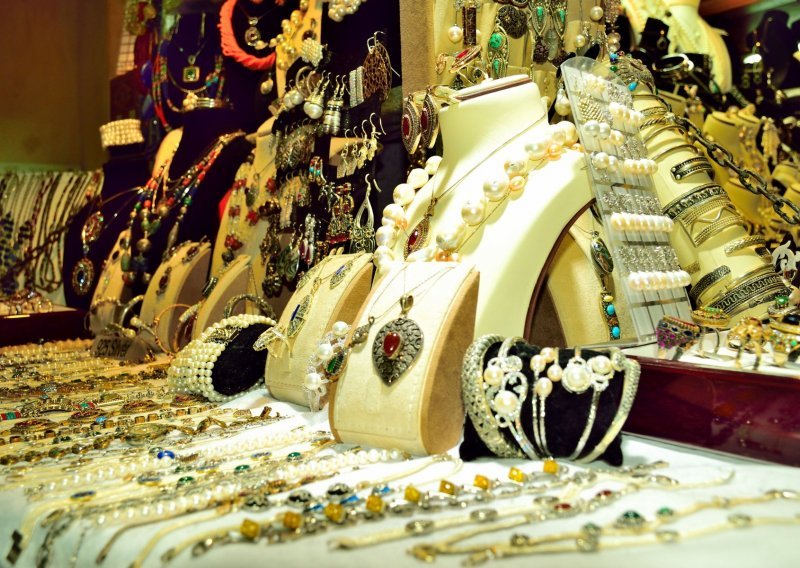 U Parizu ponovno opljačkana draguljarnica; ukradena roba vrijedna dva milijuna eura