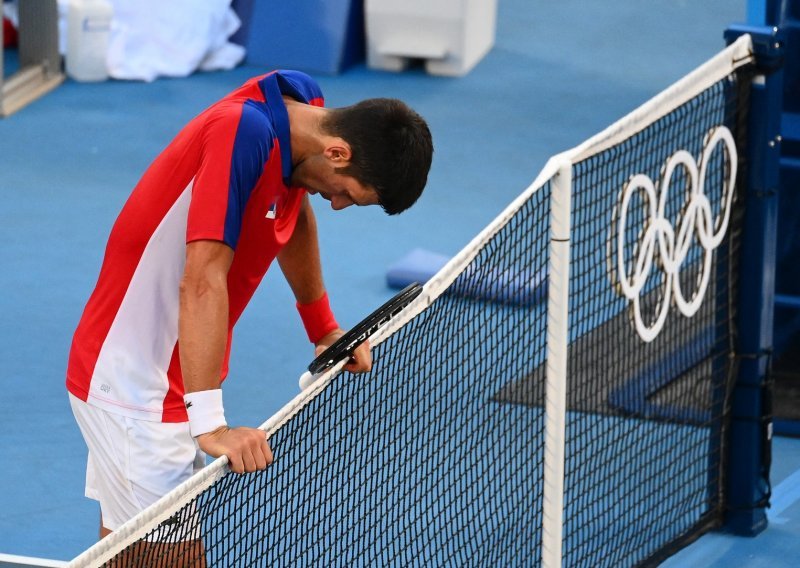 Novak Đoković potpuno se fizički i psihički raspao, a onda je ovom odlukom šokirao Srbiju; prvi tenisač svijeta odustao od meča za medalju