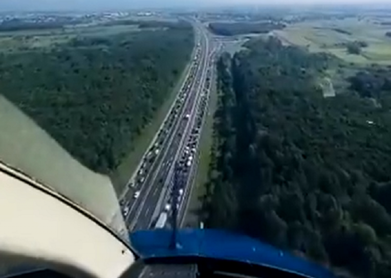 Vrhunac gužvi na prometnicama: Čeka se satima, rekorder Krčki most gdje je kolona duga 10 km! MUP iz helikoptera snimio nepreglednu kolonu na autocesti A1