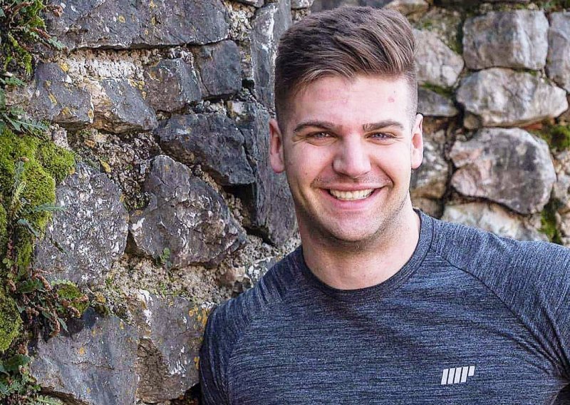 [FOTO/VIDEO] Riječaninu Slavenu Mišoviću liječnici su prognozirali da više nikad neće hodati ni govoriti, ali život mu je pružio drugu šansu: Postao je trener fitnessa!