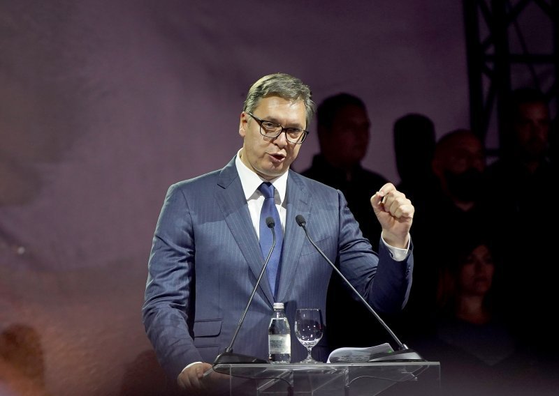 Vučić na komemoraciji Srbima stradalima u Oluji: 'Nikada se kao danas nije prekrajala povijest'